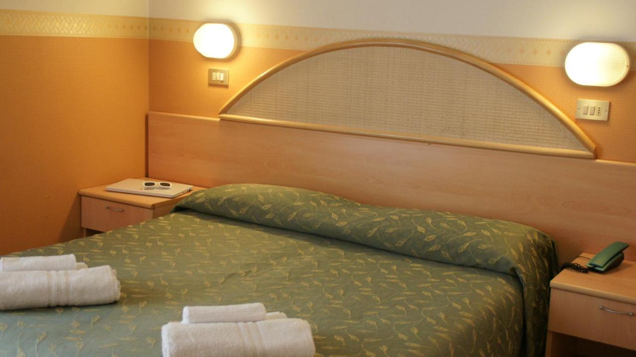 Hotel Verudella Rimini Exterior photo